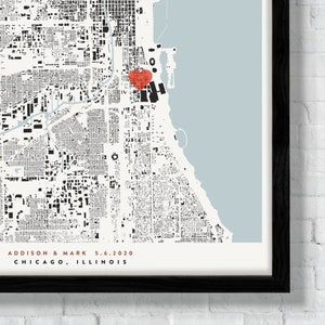 Lámina artística personalizada de un edificio de Chicago: diseño personalizado con un corazón o una estrella sobre un edificio específico. Regalo para bodas o inauguración de la casa.