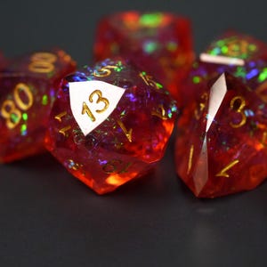 Tabletop Würfel Set 7-teilig – Berryred Resin Würfel mit Glitter, Edelsteinschliff Kanten, RPG & Tabletop Dice, Geschenk für DnD Spieler