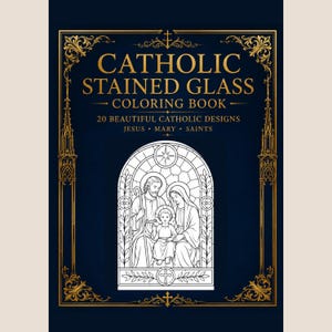 Könnte beinhalten: Ein Malbuch mit dunkelblauem Einband, goldenen verzierten Rändern und dem Text CATHOLIC STAINED GLASS COLORING BOOK 20 BEAUTIFUL CATHOLIC DESIGNS JESUS MARY SAINTS. In der Mitte befindet sich eine weiße Strichzeichnung der Heiligen Familie.