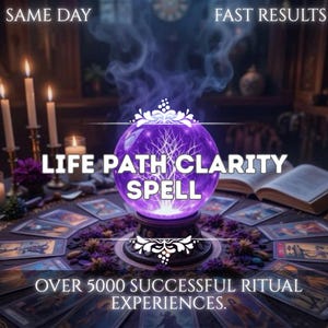 以下が含まれることがあります： 「LIFE PATH CLARITY SPELL」の文字が入った、輝く紫色のクリスタルボールが特徴的な神秘的なシーン。点灯したろうそく、タロットカード、そして「OVER 5000 SUCCESSFUL RITUAL EXPERIENCES」の文字も含まれています。「SAME DAY」と「FAST RESULTS」の文字も表示されています。