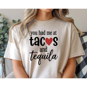 Camiseta divertida de tacos y tequila / Atuendo del Cinco de Mayo para mujer / Regalo para amantes de la comida mexicana / Camiseta para fiesta de tacos y bebidas del martes