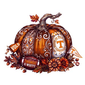 Op de afbeelding: Een decoratieve oranje pompoenillustratie met ingewikkeld wit krulwerk, een football met het label ORANGE & WHITE, twee wimpels met de tekst VOLS en T TENNESSEE, en een rond embleem met een T-logo en de tekst GO VOLS TENNESSEE.