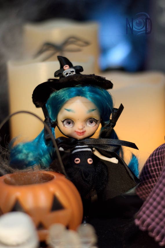 Custom Petite Blythe fake doll "Halley, the Witch"