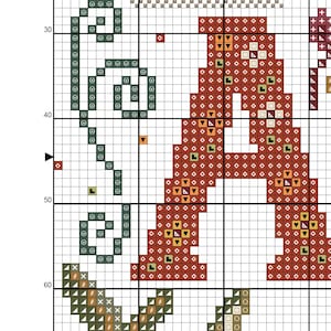 K&ouml;nnte beinhalten: Ein Kreuzstichmuster auf einem Raster mit einem gro&szlig;en Buchstaben A, der mit roten und orangefarbenen geometrischen Symbolen gef&uuml;llt ist. Links befindet sich ein blaugr&uuml;nes Schn&ouml;rkeldesign aus kreisf&ouml;rmigen Symbolen. Dunkelgr&uuml;ne Blattformen sind unten.