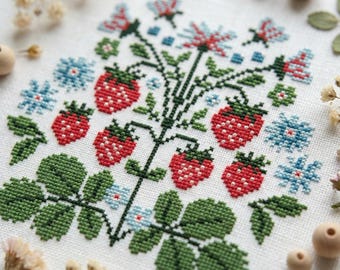 Strawberry Cross Stitch Pattern PDF, Folk Art Embroidery, Cottagecore Berry Design, Scandinavian Floral Needlework – cs68