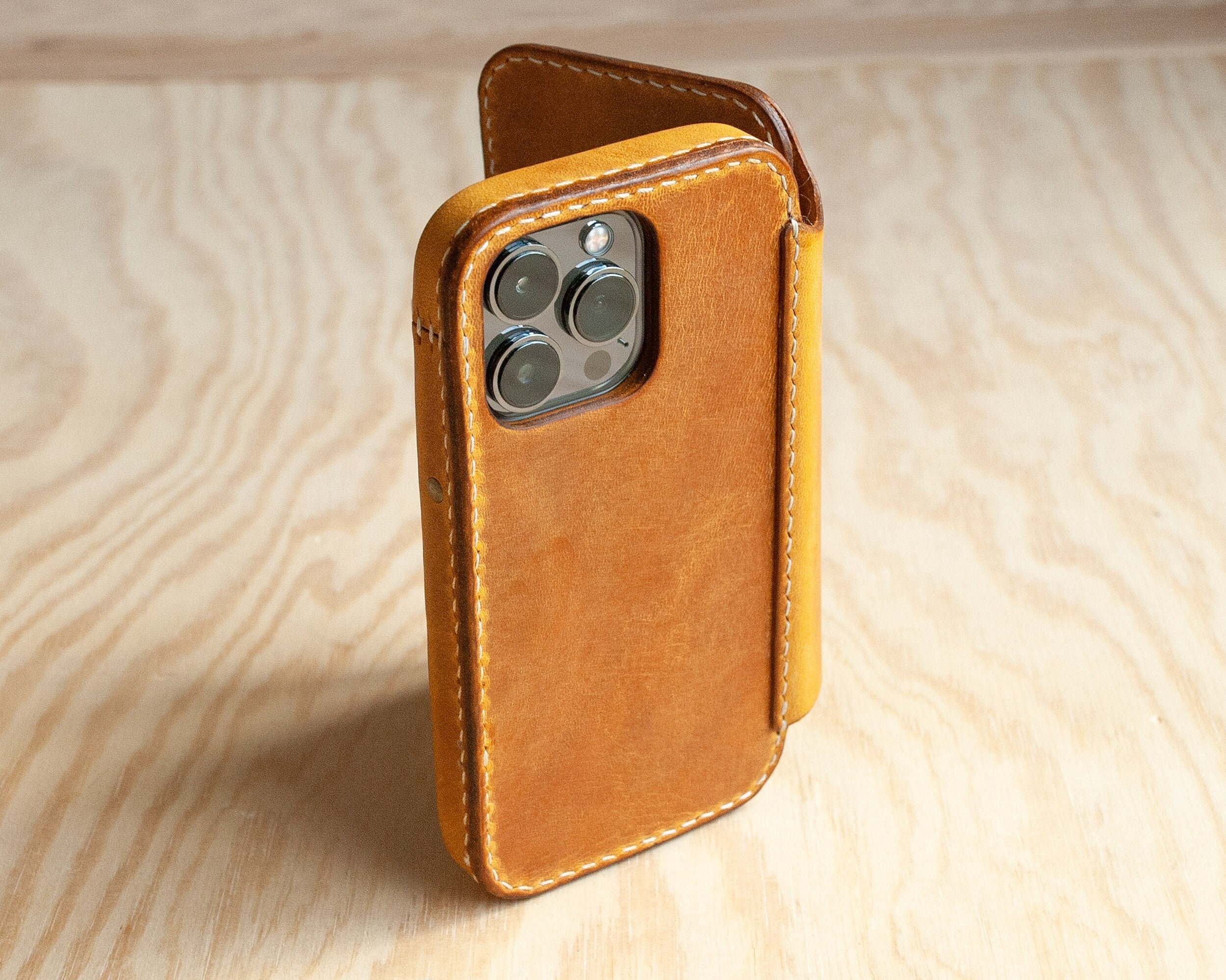 Tan Leatherite MagSafe Card Wallet