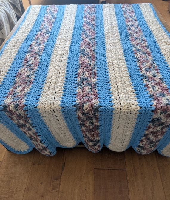 Hand crocheted Twin size bed cover throw blanket, romantic, vintage, mint condition. Cottage feel. Hand made in US.
