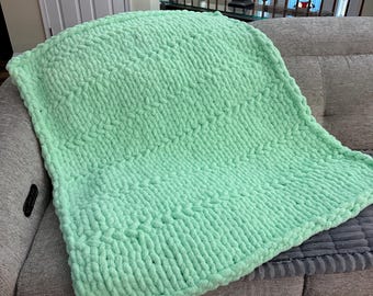 Mint Meadow Chunky Knit Blanket: Cozy Spring Comfort, Soft Chenille Yarn