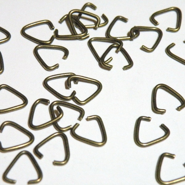 100 Triangle Jump Rings antique bronze pinch bail 10x10x5mm 18 gauge DB11427