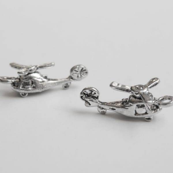 2 ヘリコプター 3D チャーム ローターブレード ミリタリーチャーム アンティークシルバー 20 x 10 mm PA24188
