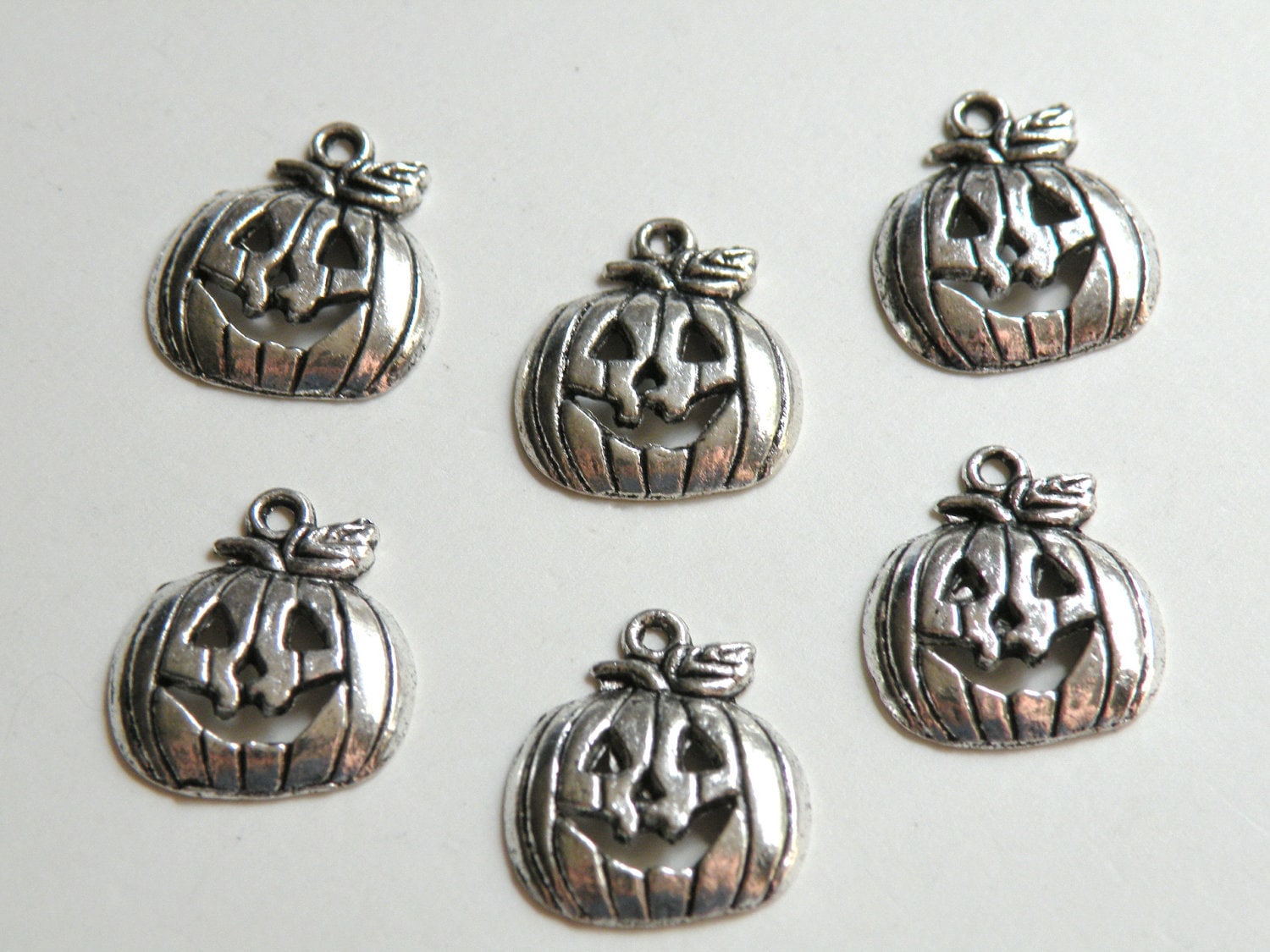 10 Halloween Pumpkin Jack O' Lantern Charms Antique Silver 18x18mm ...