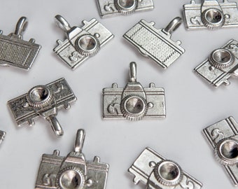 10 Photography camera charms antique silver 21x20mm DB15219