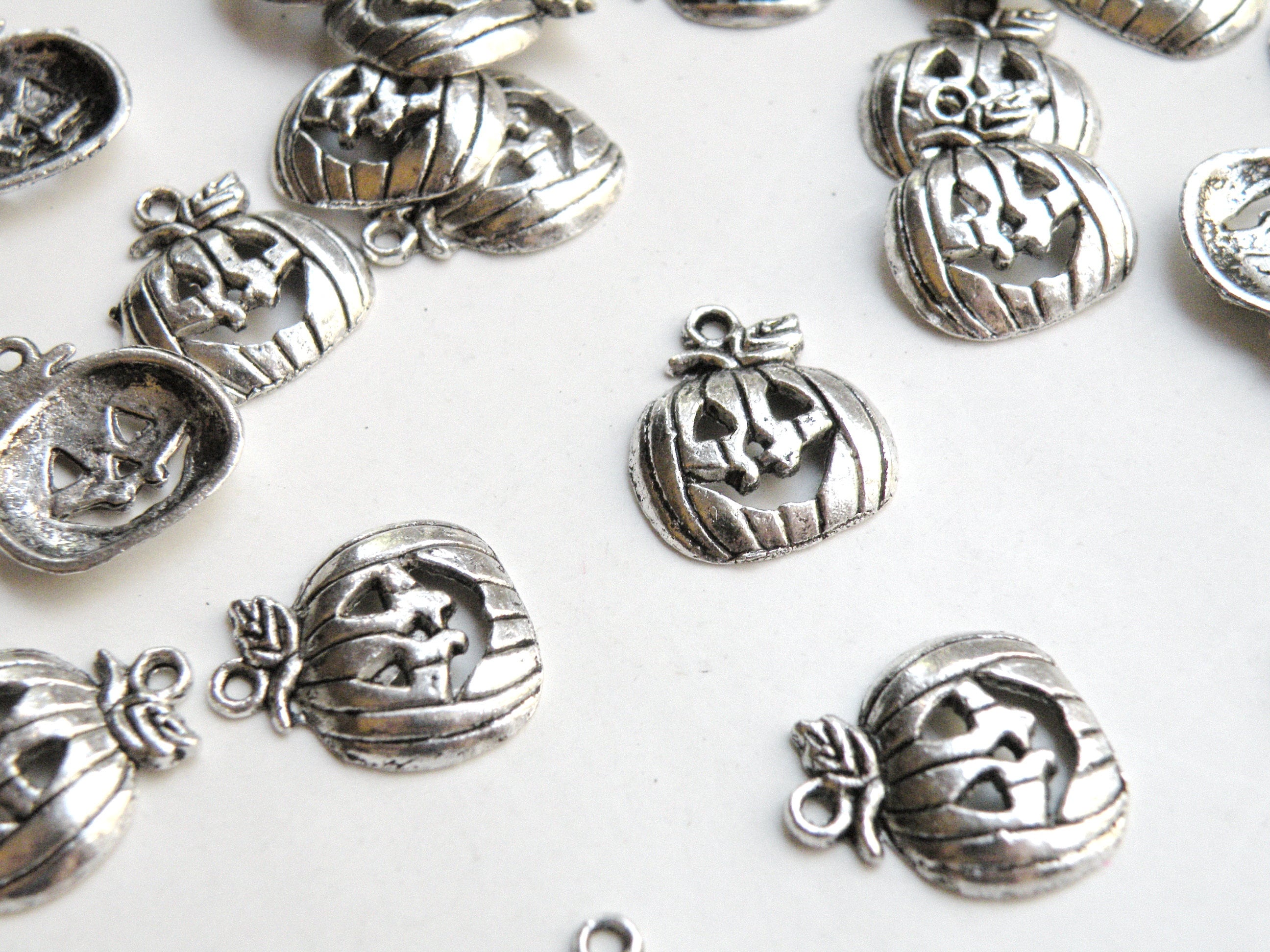 10 Halloween Pumpkin Jack O' Lantern Charms Antique Silver 18x18mm ...