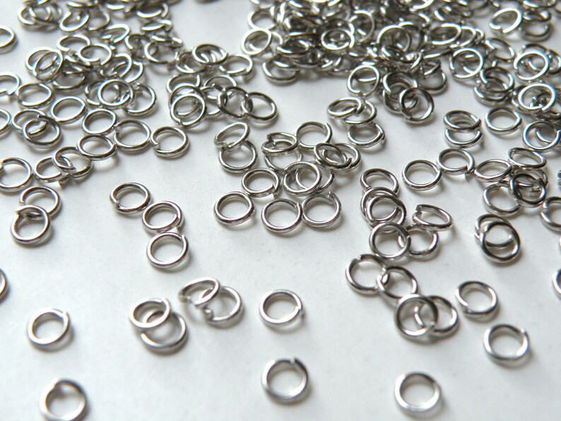 100 Jump Rings round open antique silver 4mm 21 gauge DB00035 image 1