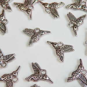 10 Hummingbird Charms antique silver 13x17mm P1096 image 1