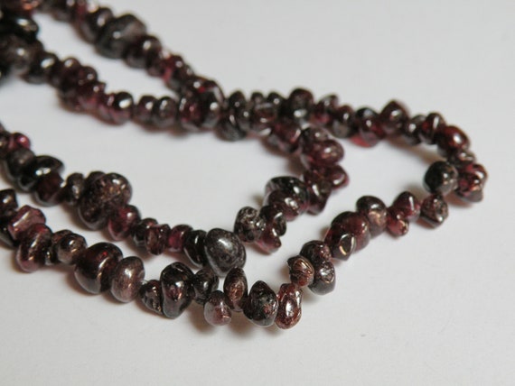 Garnet natural gemstone dark red bead chips 3-7mm full strand 3650GS