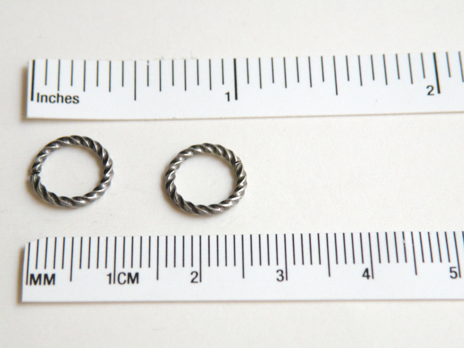 25 Fancy Twisted Jump Rings Round Open Antique Silver Plated Etsy