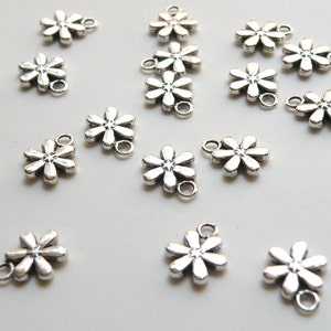 20 Flower snowflake charms 6 petals antique silver 13x11mm DB03799 image 1