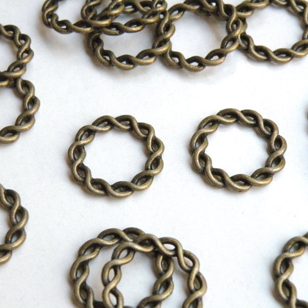 10 Twisted braided round circle ring connector links or focal piece antique bronze 20mm DB01780