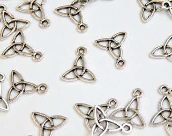 10 Trinity Triquetra Celtic Knot Triangle charms antique silver 14x12mm DK03091