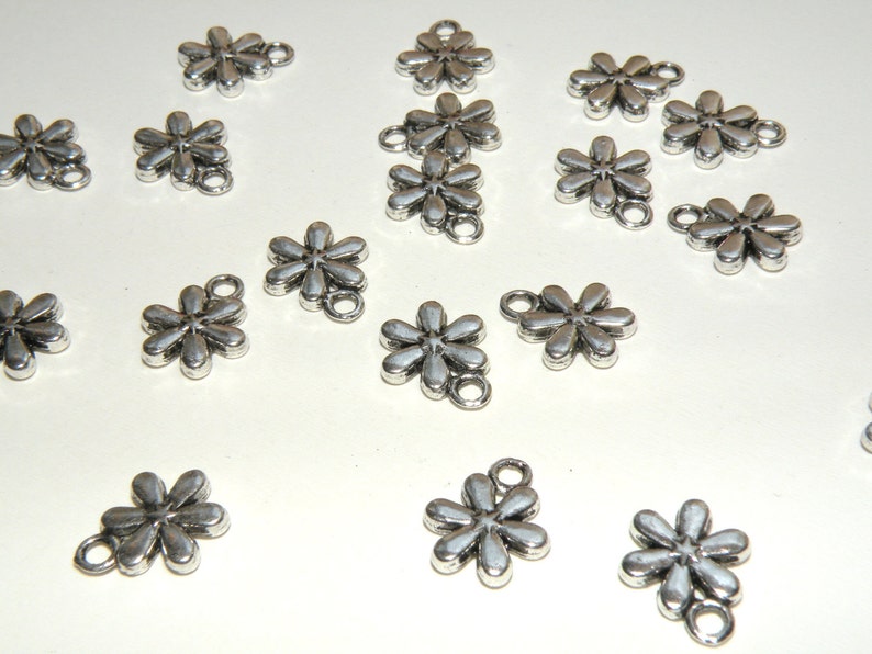 20 Flower snowflake charms 6 petals antique silver 13x11mm DB03799 image 2