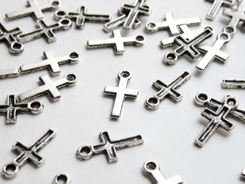 20 Simple cross charms antique silver 15x8mm 8759FX image 1