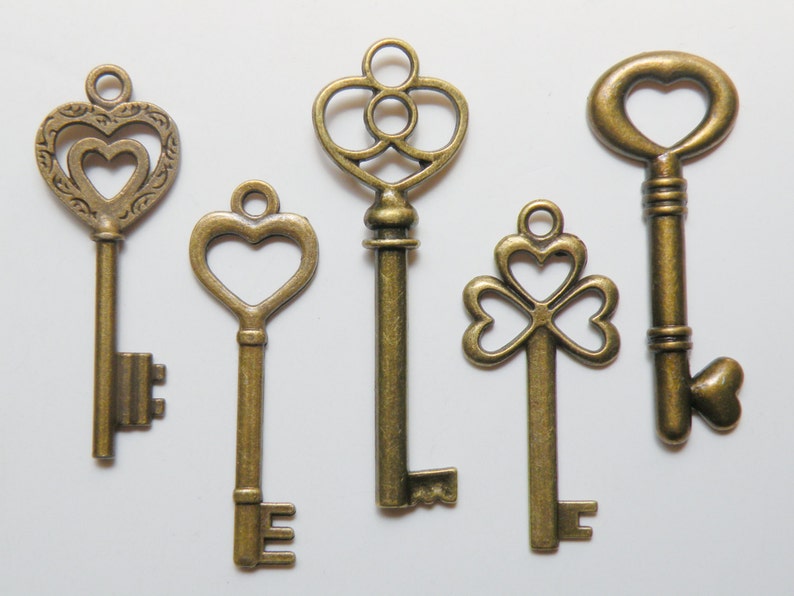 Heart Skeleton Key Charm Collection of 5 Large Keys Steampunk - Etsy