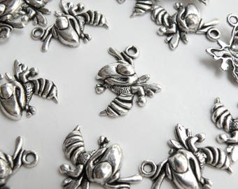 10 Hornet mascot Angry Bee Wasp charms antique silver 22x18mm DK10090