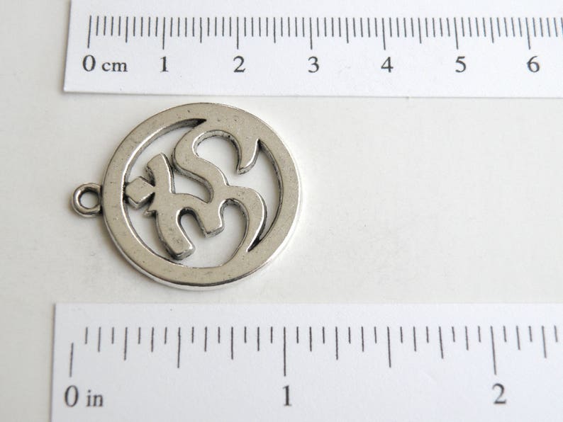 SUNNYCLUE 1 Doos 68 Stks Lotus Yoga Charms - Holle OM Chakra Energie Platte Ronde Bedels Voor Sieraden Maken - Ketting Armband Oorbellen DIY Craft Supplies SUNNYCLUE 1 Doos 68 Stks Lotus Yoga Charms - Holle OM Chakra Energie Platte Ronde Bedels Voor Sieraden Maken - Ketting Armband Oorbellen DIY Craft Supplies