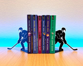 Suportes para livros em formato de jogador de hóquei impressos em 3D para a coleção Game Changers.