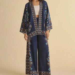 Boho mönstrad kimonokofta med vida byxor | 2-delad blommig loungeoutfit för kvinnor Navy Blue