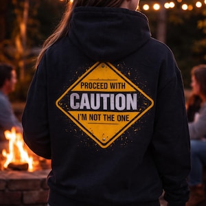 Sudadera con capucha "Proceed With Caution" / Sudadera con capucha "Sassy Statement" / Sudadera con gráfico divertido / Sudadera unisex para el día del juego