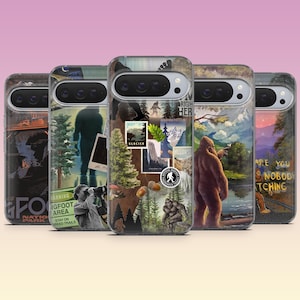 Może przedstawiać: Kolekcja pięciu etui na telefony z motywami Bigfoot. Etui przedstawiają ilustracje stworzenia w różnych sceneriach, w tym w lasach i górach. Niektóre etui mają tekst "WARNING BIGFOOT AREA" i "ARE YOU NOBODY WATCHING".
