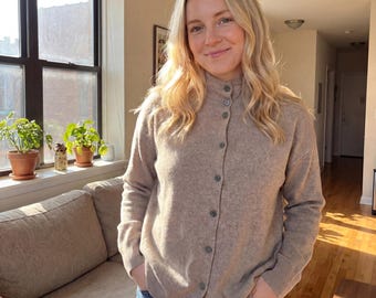 Vest met kasjmierknoop | Halfhoge gebreide trui | Losse jas van kasjmier | Knus herfst-/wintervest | Zacht gebreid | Cadeau voor haar