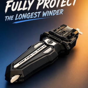 Puede incluir: Un enrollador de juguete en blanco y negro con el texto "FULLY PROTECT THE LONGEST WINDER". El enrollador tiene un dise&ntilde;o geom&eacute;trico con detalles en blanco y la palabra "VESPERA" impresa. El fondo es un degradado de azul y naranja.