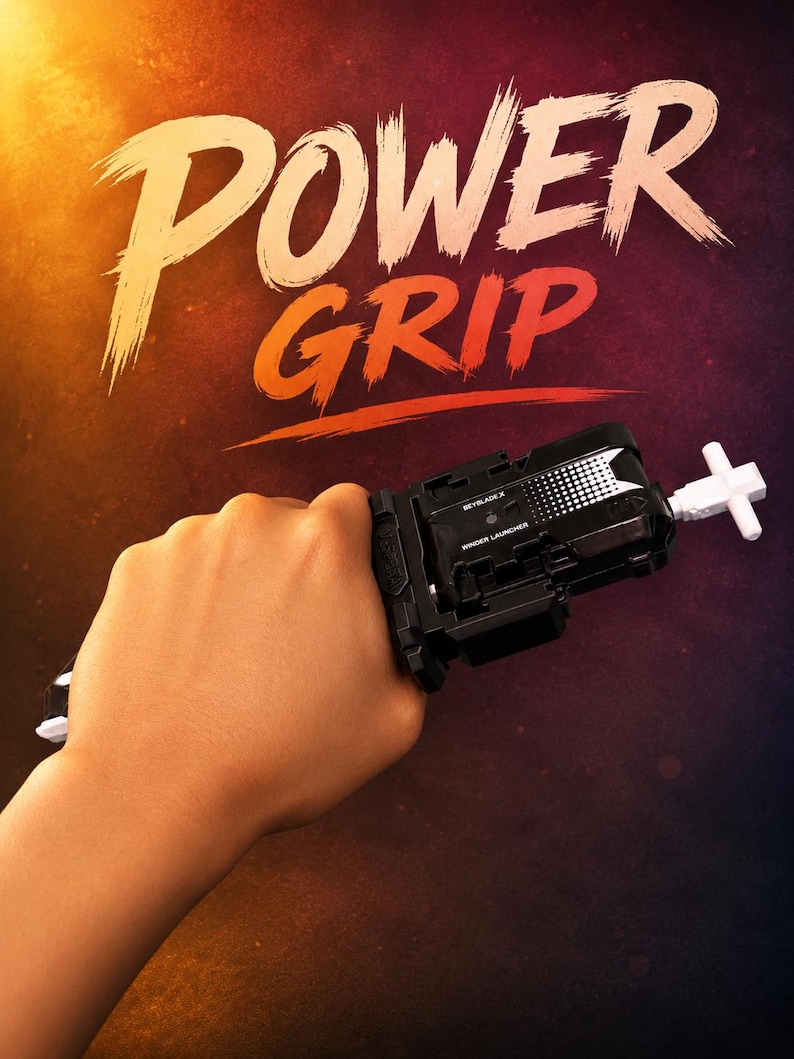Puede incluir: Un lanzador de juguetes en blanco y negro con un mango blanco en forma de cruz se sostiene en una mano. El texto "POWER GRIP" se muestra en blanco y naranja sobre un fondo oscuro degradado.