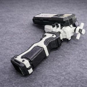 Puede incluir: Un juego de tres tazas de cer&aacute;mica con un acabado mate moteado. Las tazas son de color crema, gris claro y gris oscuro. Cada taza tiene un dise&ntilde;o simple y moderno y un asa redondeada.