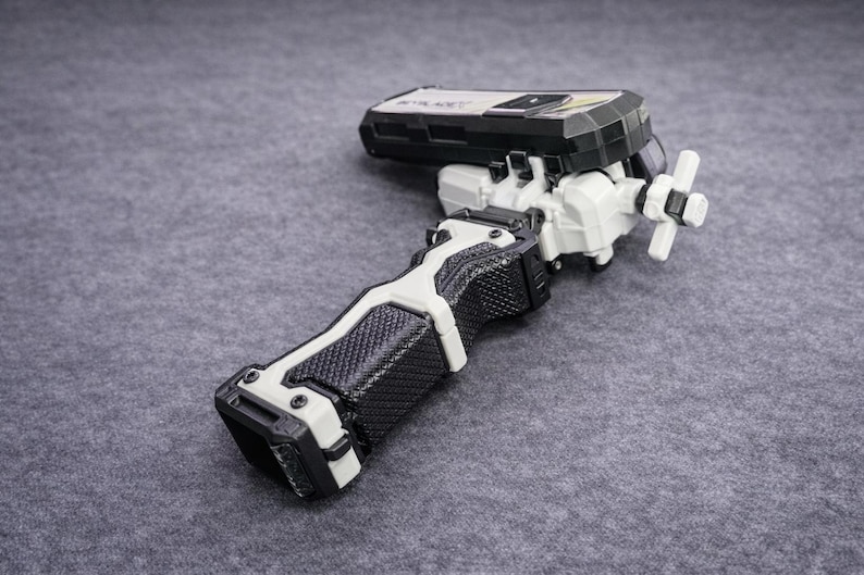 Puede incluir: Un juego de tres tazas de cer&aacute;mica con un acabado mate moteado. Las tazas son de color crema, gris claro y gris oscuro. Cada taza tiene un dise&ntilde;o simple y moderno y un asa redondeada.