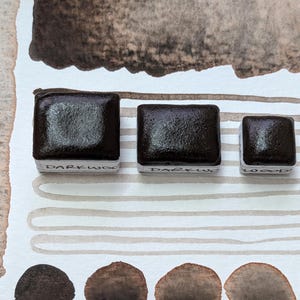 Darkwoods: handmade granulating brown-black watercolour paint with red undertone in half, quarter, and eighth pans. Vegan watercolor binder bild 2