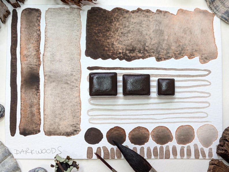 Darkwoods: handmade granulating brown-black watercolour paint with red undertone in half, quarter, and eighth pans. Vegan watercolor binder bild 4