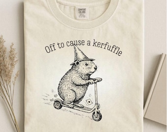 Carte + Duck Flair Off to Cause a Kerfuffle Comfort Colors Shirt T-shirt Capybara équitation scooter drôle T-shirt idiot humour animal sarcastique