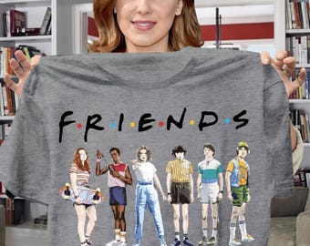 Chemise Friends Don't Lie, chemise Hawkins Upside Down vintage Running Up, chemise avec personnage de dessin animé des années 80, choses de Noël de science-fiction rétro des années 80