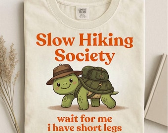 -shirt Slow Hiking Society | Couleurs de confort Illustration de tortue drôle Tee de camping Nature randonneur amoureux cadeau Tshirt J'ai les jambes courtes Citation