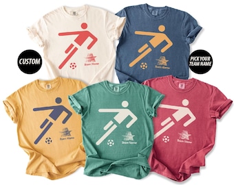 Comfort Colors® Unisex personlig retro fotbollströja med grafik. Anpassat lagnamn för VM- och fotbollsfans.