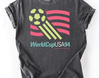 Vintage 1994 USA VM T-shirt | Djärva 90-talsfärger | Retro fotbollsgrafik | Fifa VM unisex fotbollströja