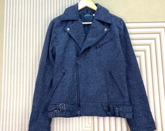 Chaqueta de moto vintage L7 Real Hip de mezcla de lana con cremallera asimétrica y hebillas ajustables en la cintura.