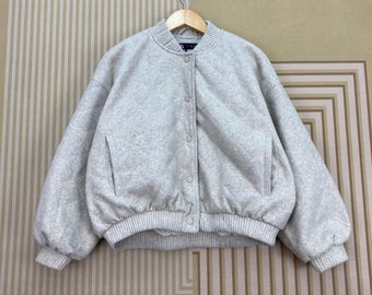 Chaqueta bomber con botones a presión de Zara