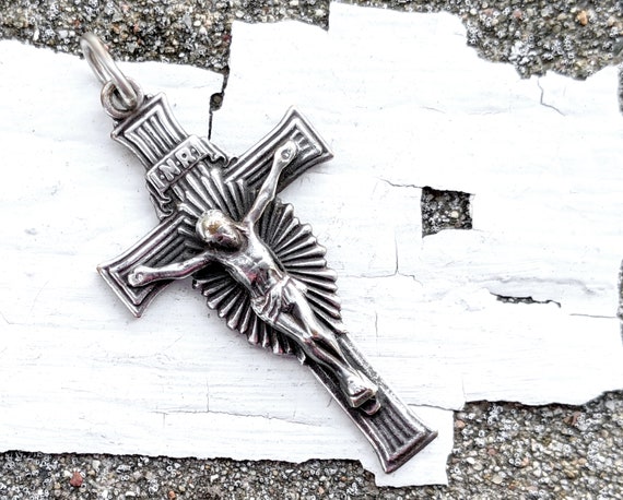 Halo crucifix pendant