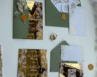 Invitación de boda en acrílico dorado espejado: detalles florales y RSVP