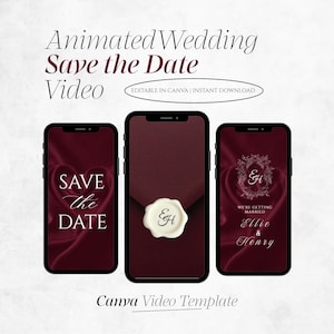 Puede incluir: Tres teléfonos inteligentes que muestran una plantilla de video de reserva de fecha de boda en color burdeos. Las pantallas muestran texto como Save the Date, Ellie & Henry y un sobre con sello de cera blanco con las iniciales EH.